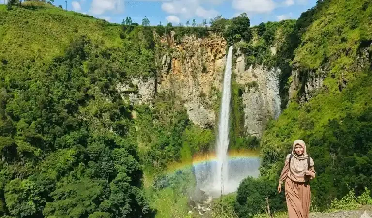 Panduan Lengkap Melawat Air Terjun Sipiso-Piso di Berastagi