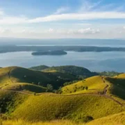 Bukit Holbung Samosir: Negeri di Atas Awan Danau Toba